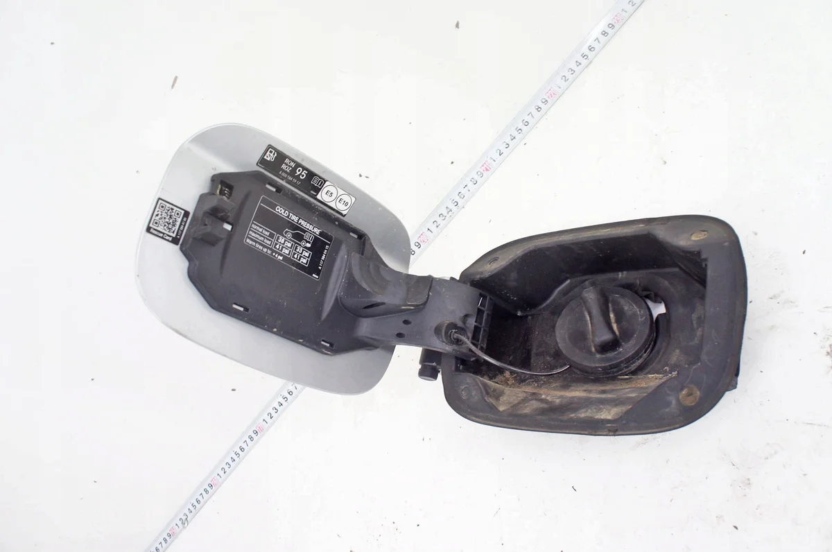 Tankklappe Mercedes CLA C117 W117 Polar Silv image 4