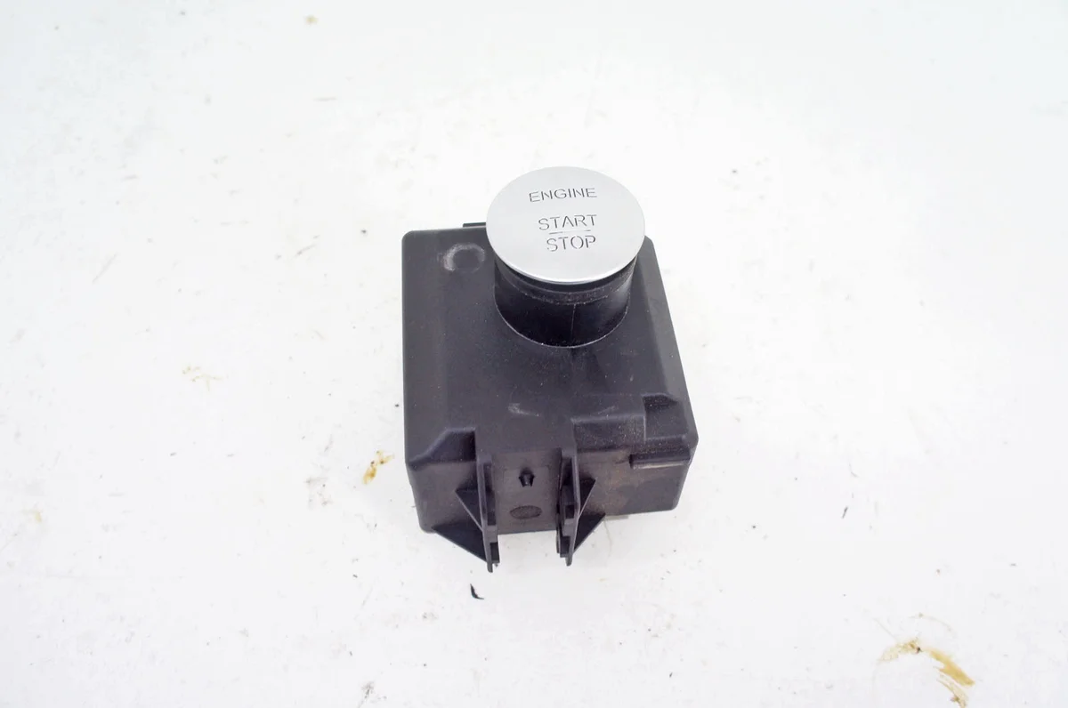 Mercedes CLA C117 Ignition Switch Key image 5