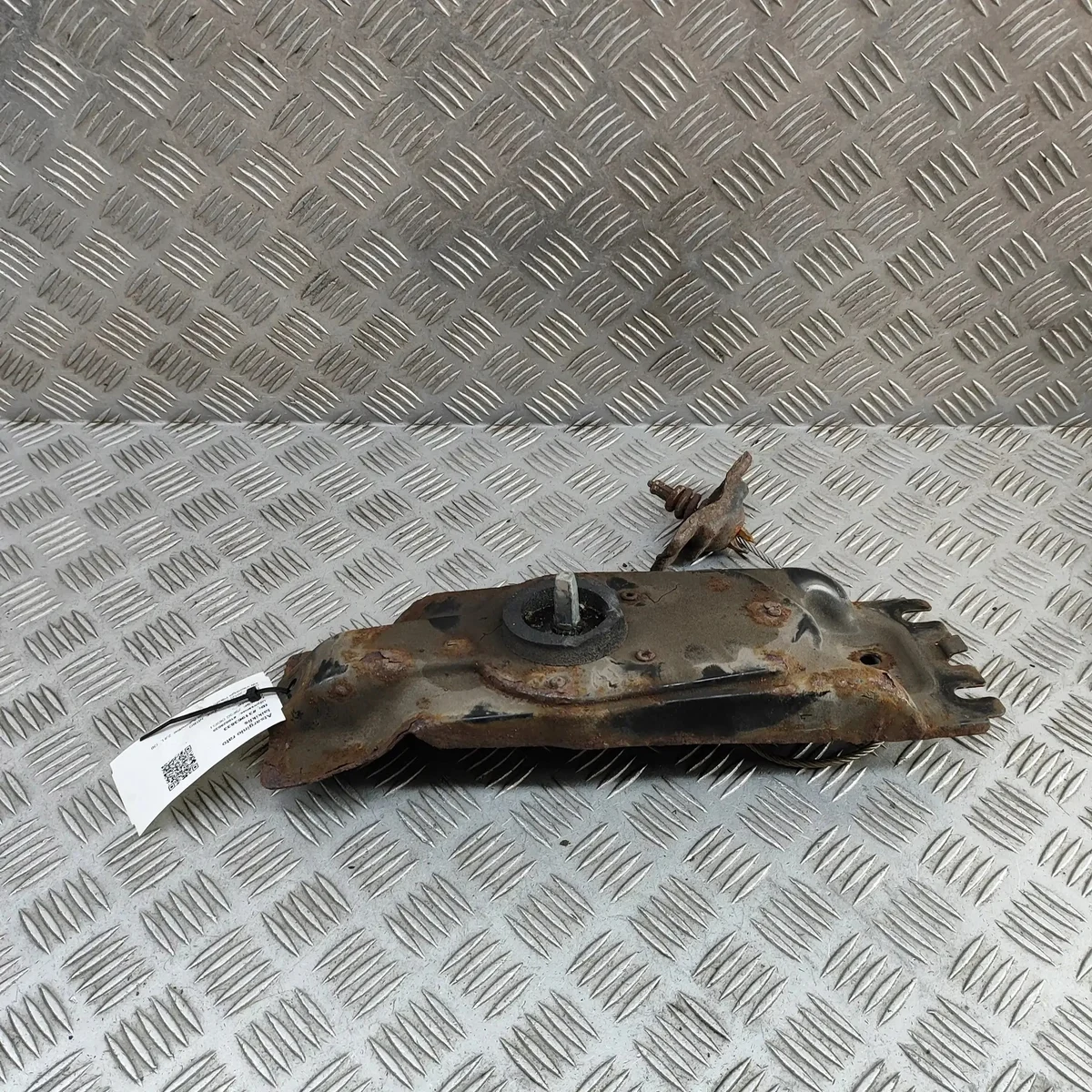 Suporte Roda Sobressalente Dodge Nitro 55113028AE