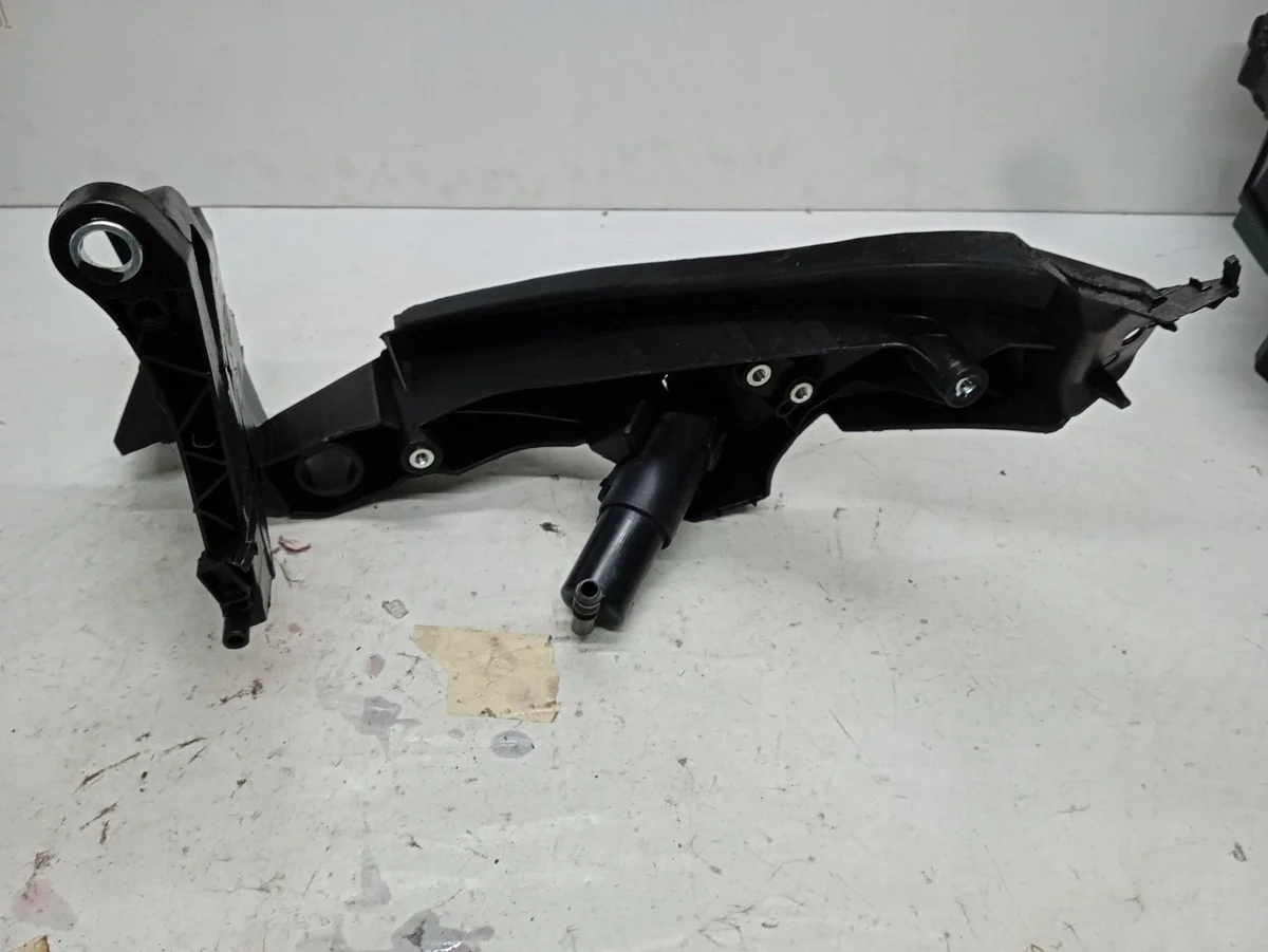 Supporto Faro Anteriore Destro Audi A4 B8