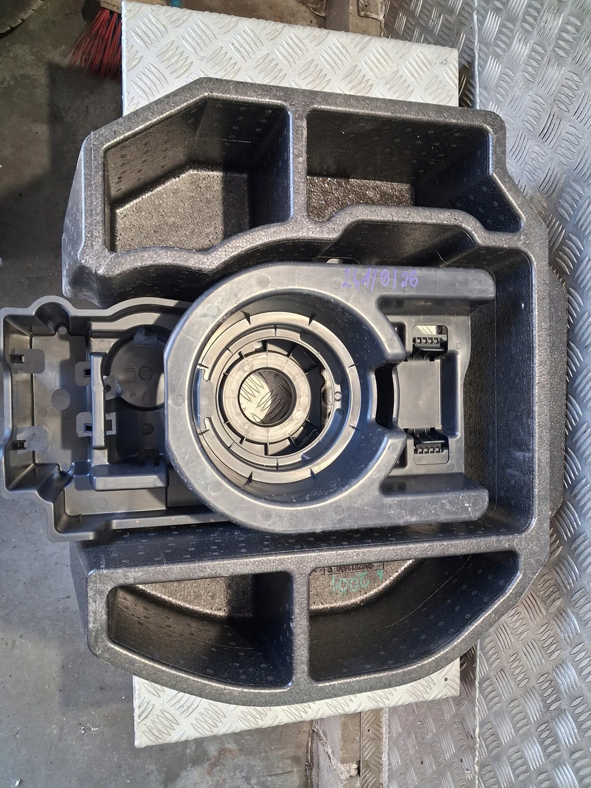 Einsatz Reserverad Peugeot 208 II 19- 9837812480 image 6