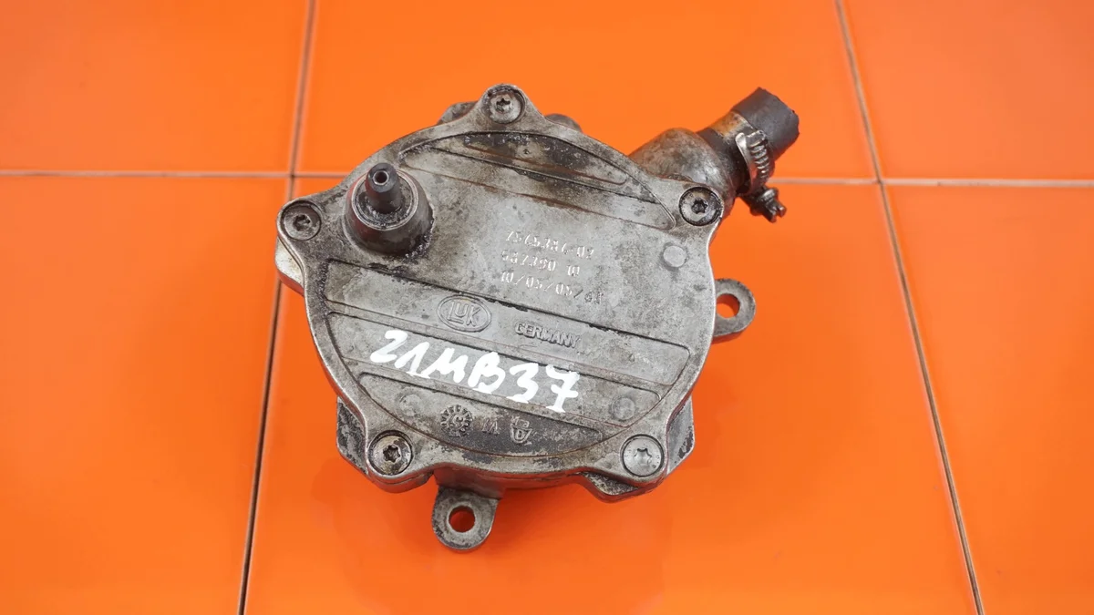 BMW 7 E65 E60 E64 750i Vacuum Pump 7545384
