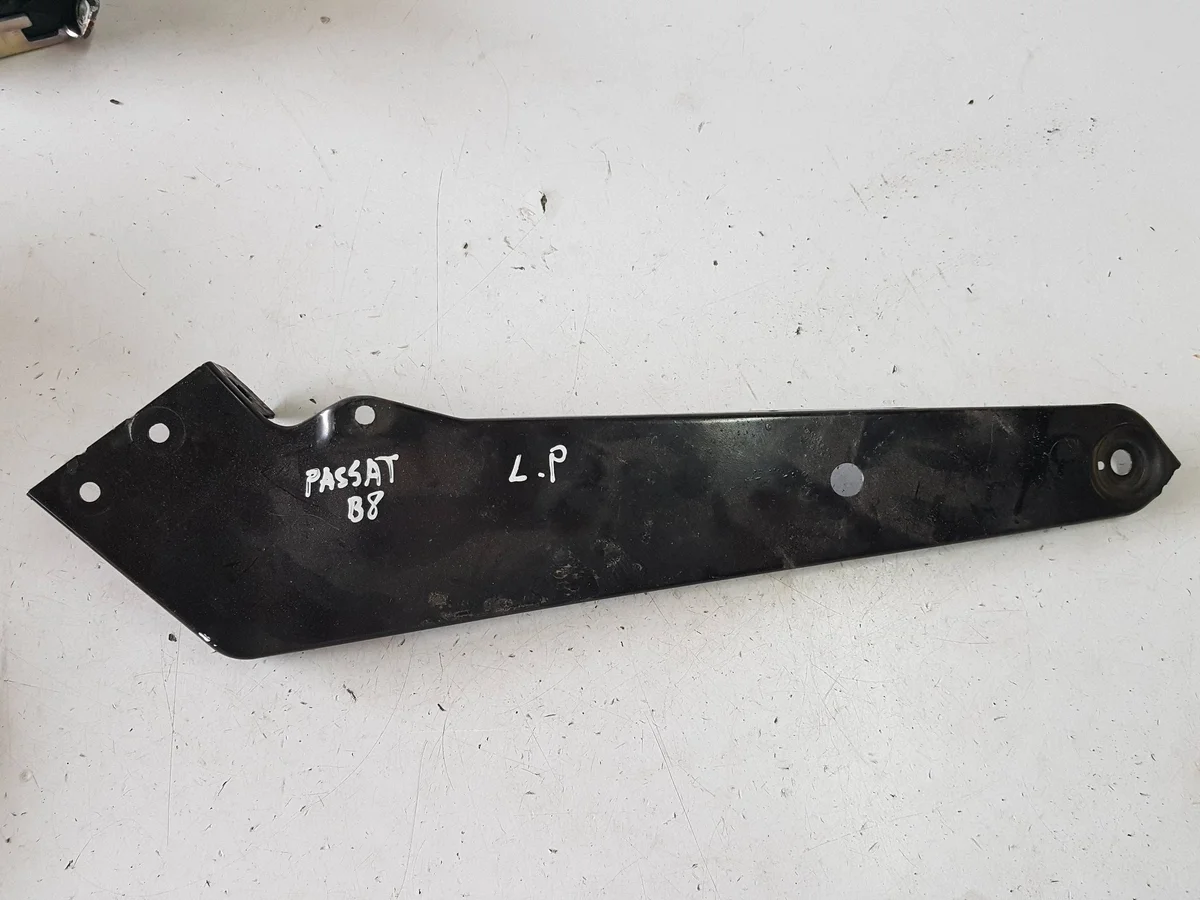VW Passat B8 Soporte Cinturón Delantero Izquierdo