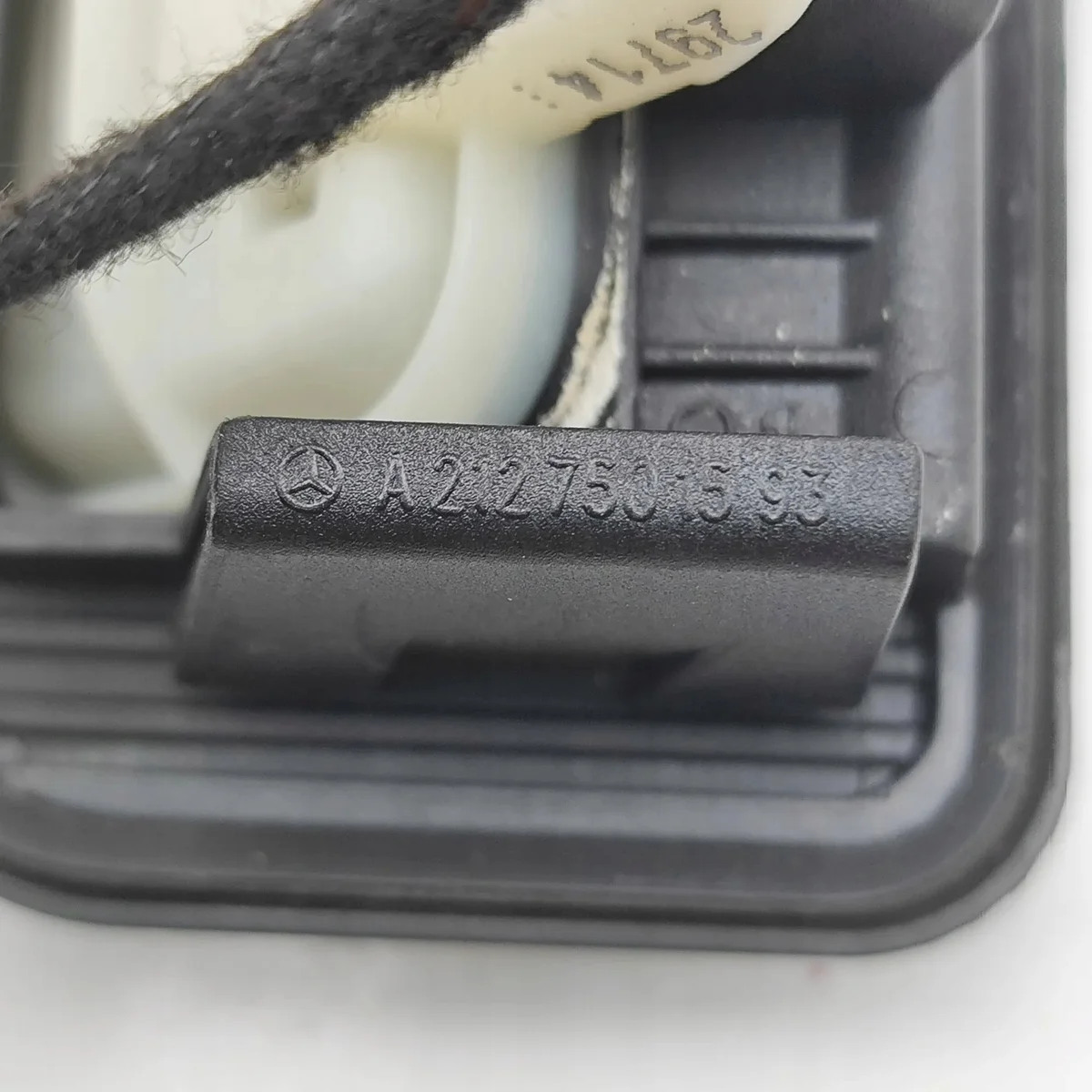 Bagkluckehandtag Mercedes E W211 A2127501593 image 7
