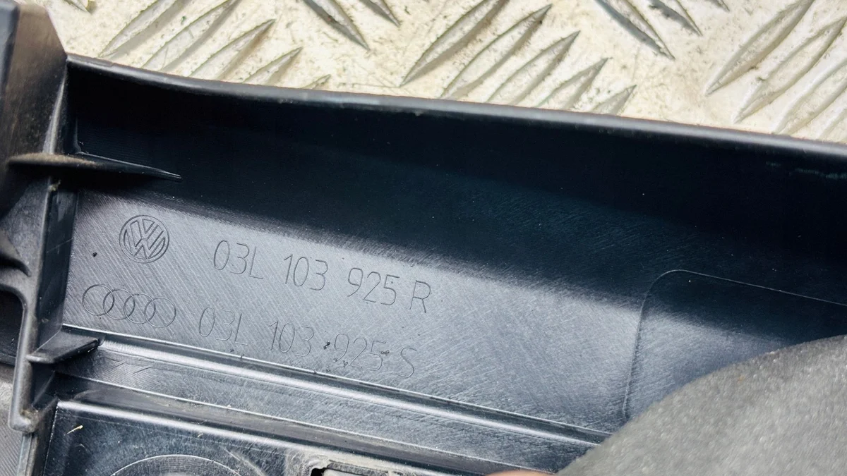 VW Passat B7 Motorabdeckung 03L103925R gebraucht image 5