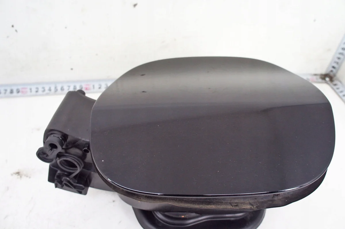 Bränslepåfyllningslucka Ford Focus Mk4 JX7B-A27936-AE image 3