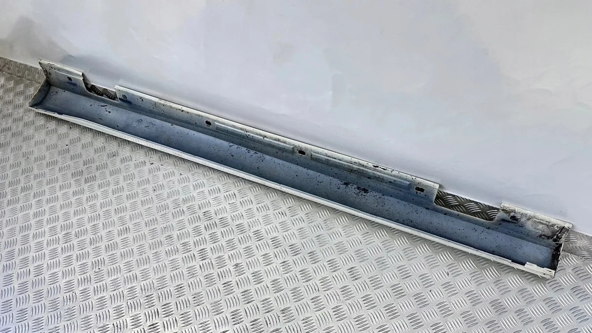 Schwellerleiste Rechts Mercedes W176 AMG image 3