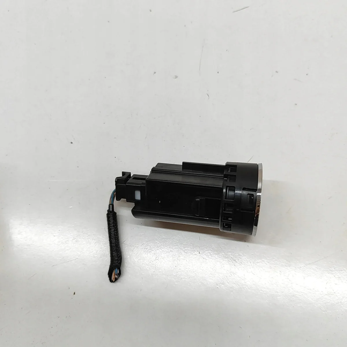 Bouton Start/Stop Toyota RAV 4 V 8961130142 image 3