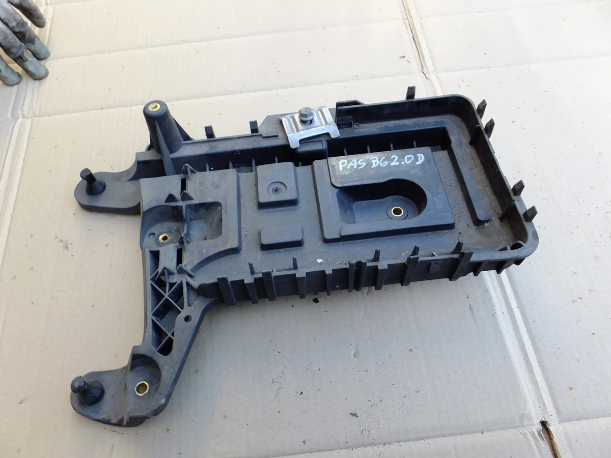 Base Bateria VW Passat B6 2.0 TDI Usada