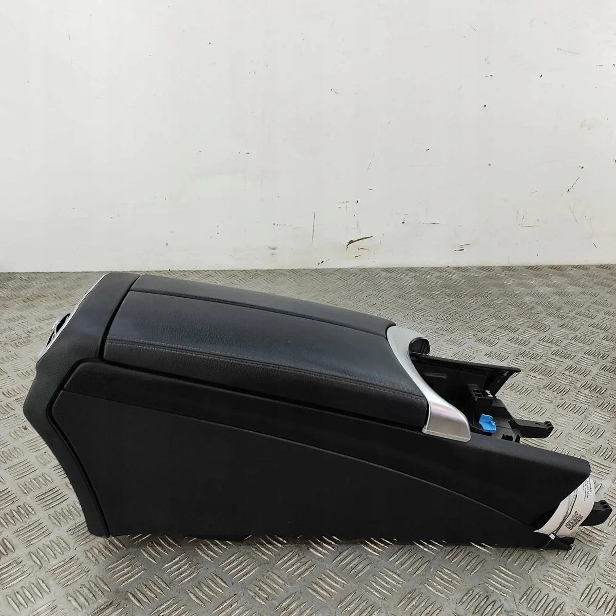 Mittelarmlehne vorne Mercedes C AMG W205 A2056801205 image 3