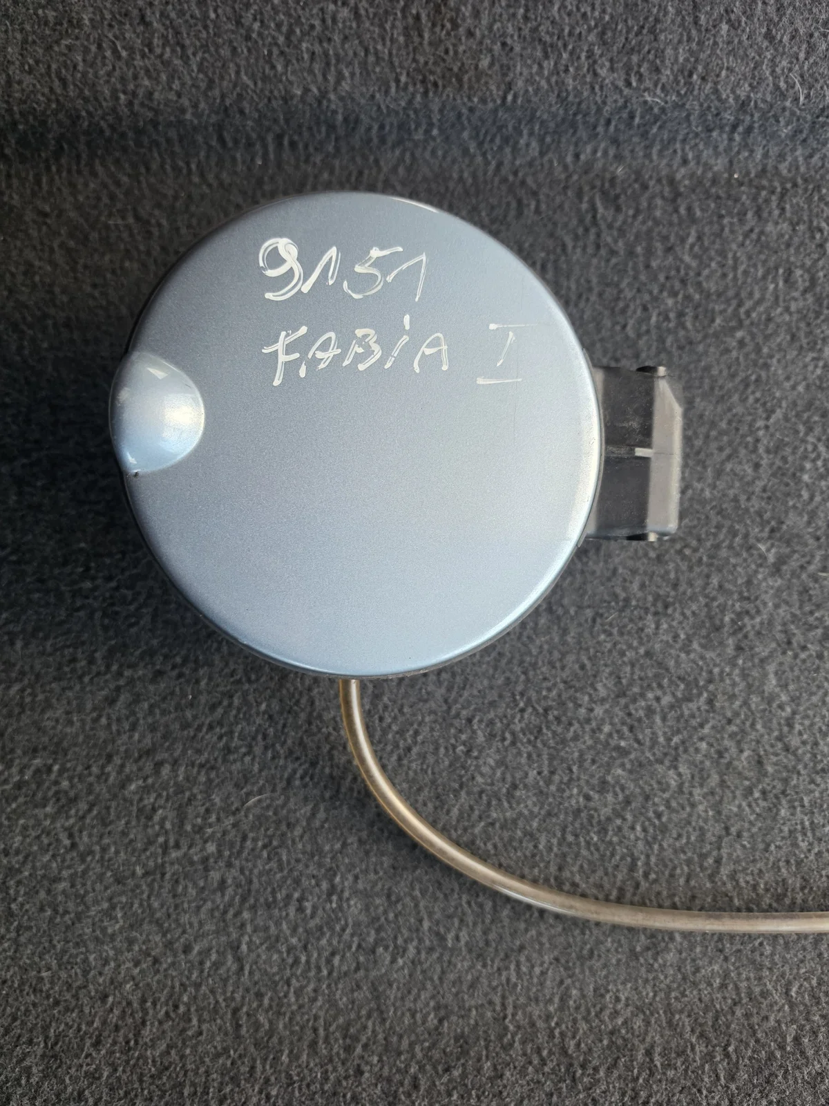 Bränslepåfyllningslucka Skoda Fabia I 9151