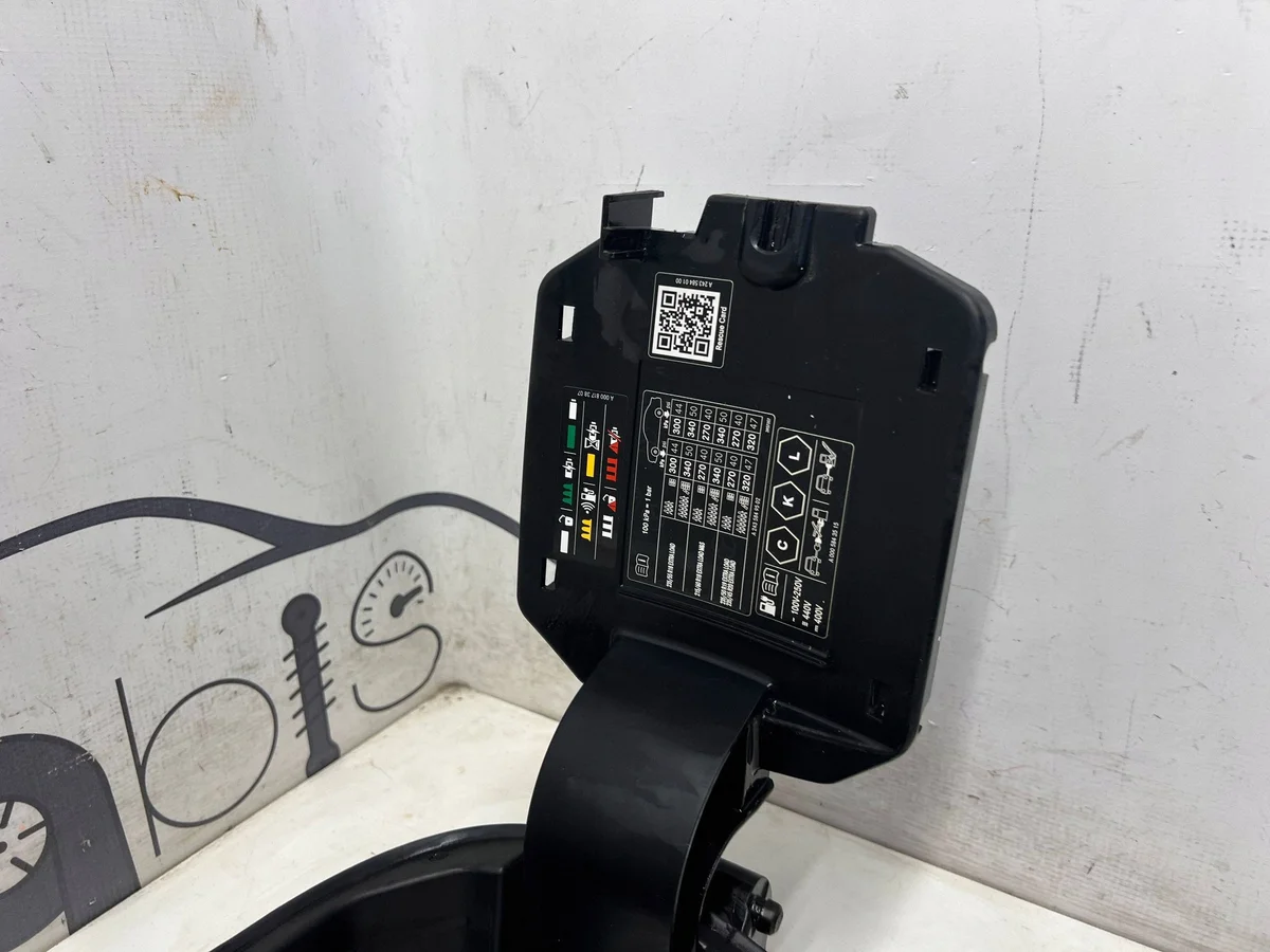 Mercedes EQA EQB H243 X243 Ladeklappenabdeckung image 4