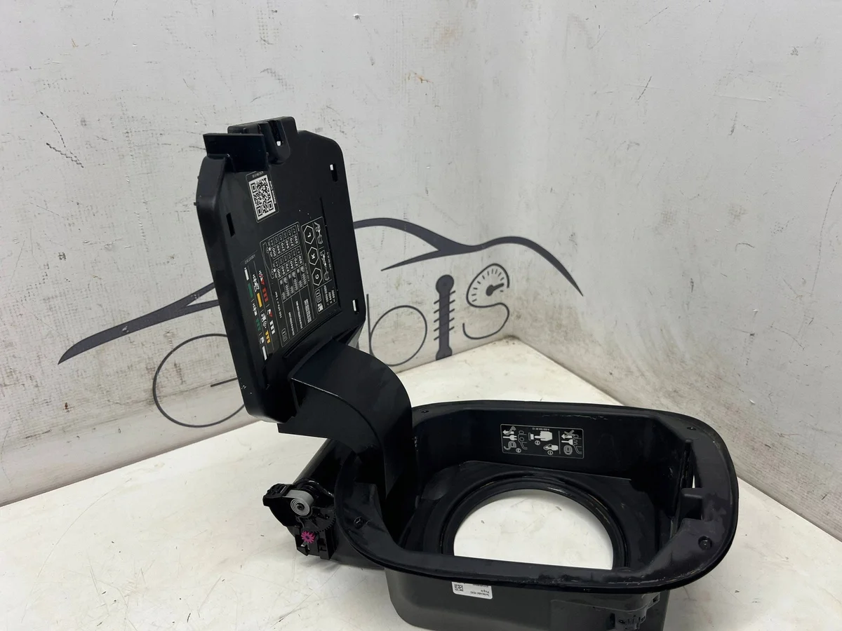 Mercedes EQA EQB H243 X243 Ladeklappenabdeckung image 5