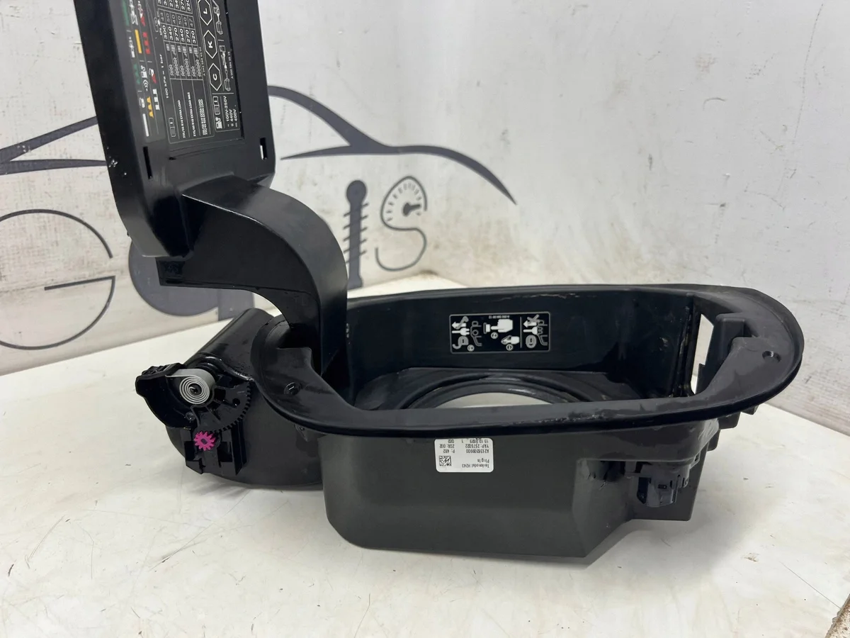 Mercedes EQA EQB H243 X243 Ladeklappenabdeckung image 6