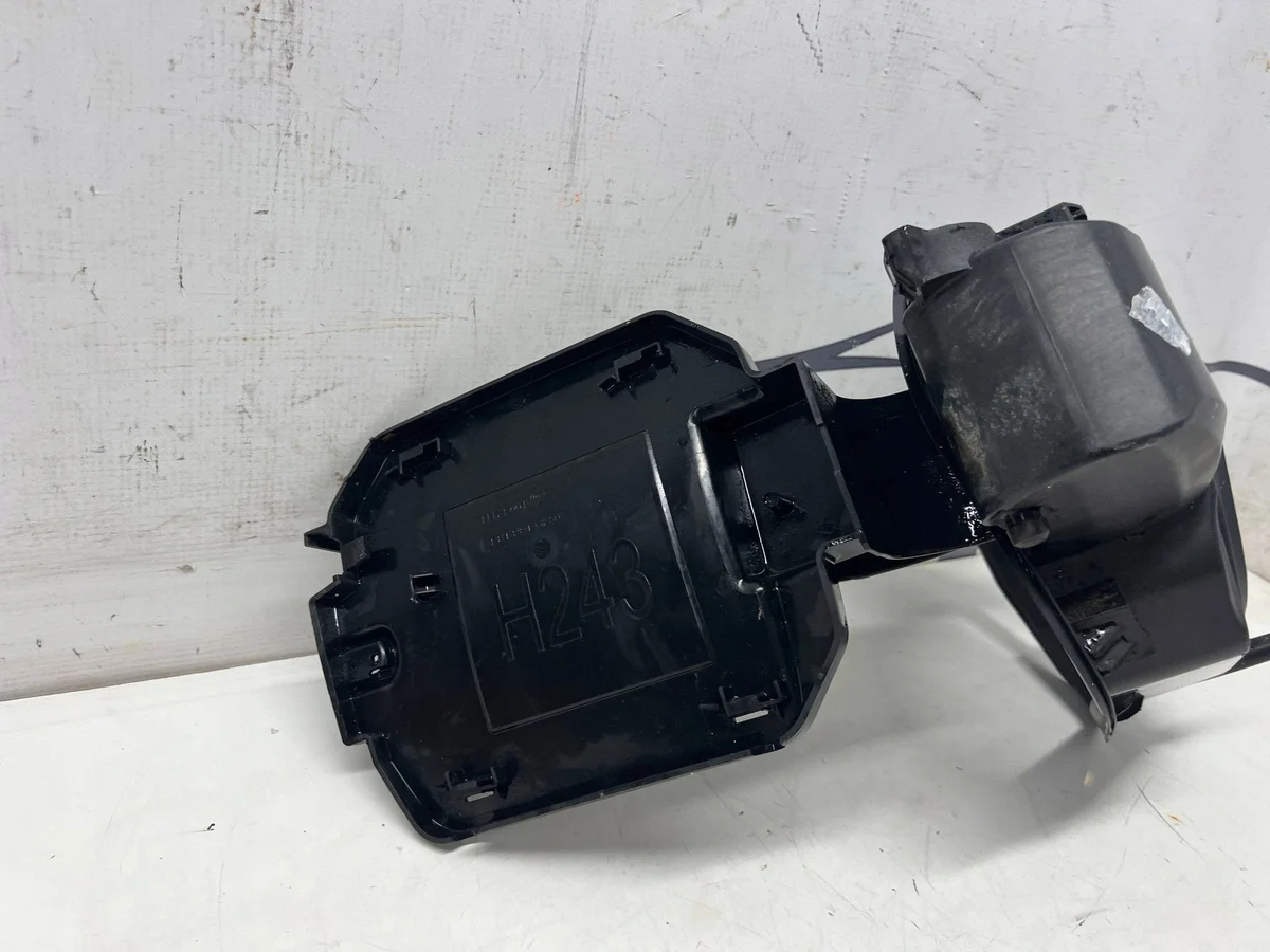 Mercedes EQA EQB H243 X243 Ladeklappenabdeckung image 8