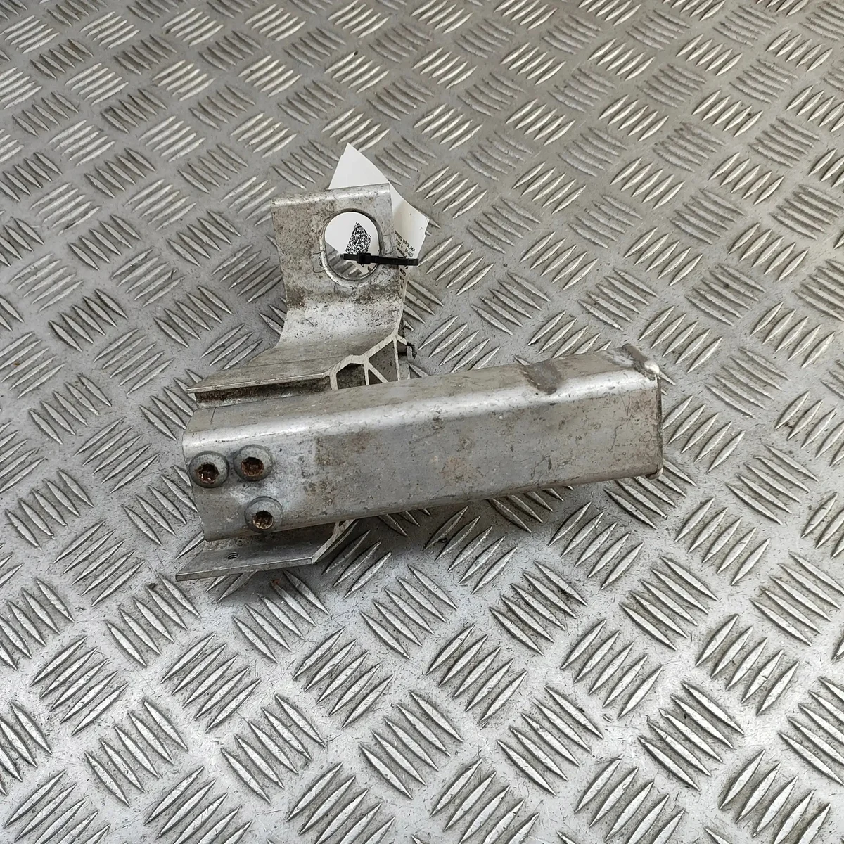 Fäste Kylare Höger Mercedes W205 A2055014220