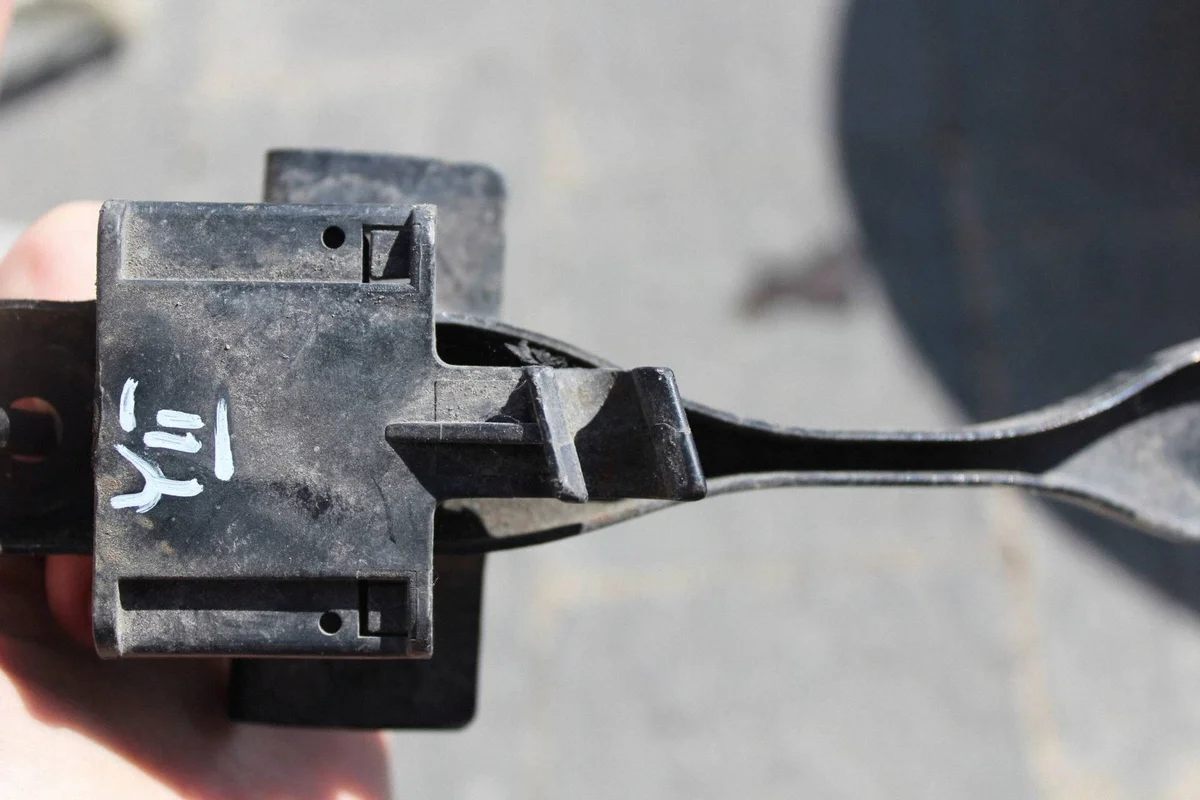 Support batterie Toyota Yaris II BGK3384 image 4
