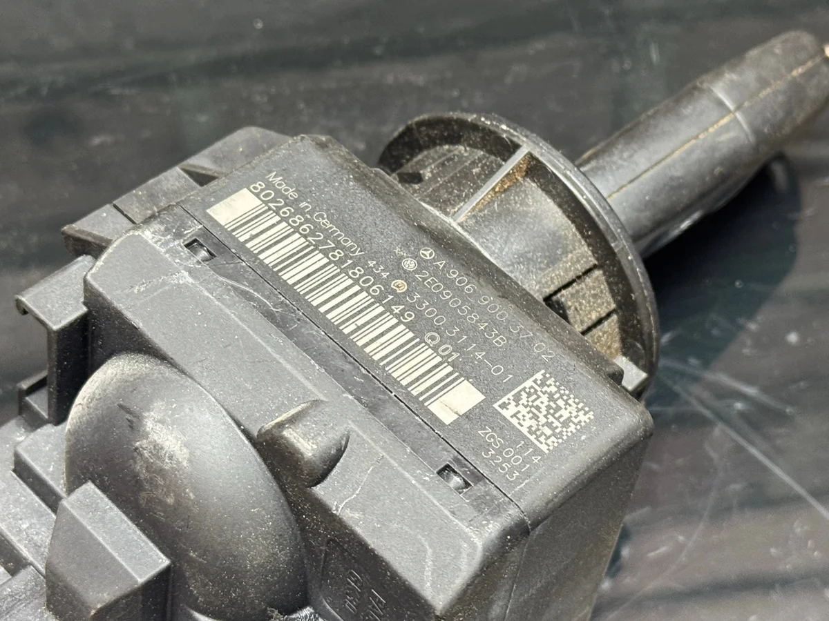 VW Crafter Ignition Switch A9069003702 image 3