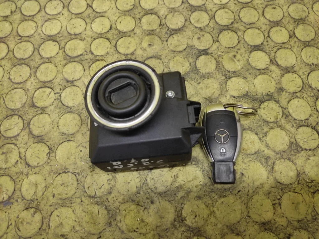 Mercedes W204 Startknop A2045450908 Gebruikt