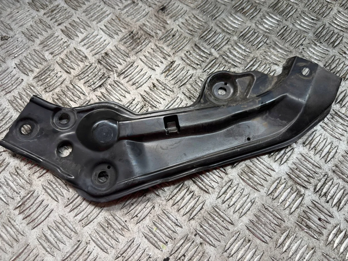 Radiator Mount VW Polo VI 260805932 Used
