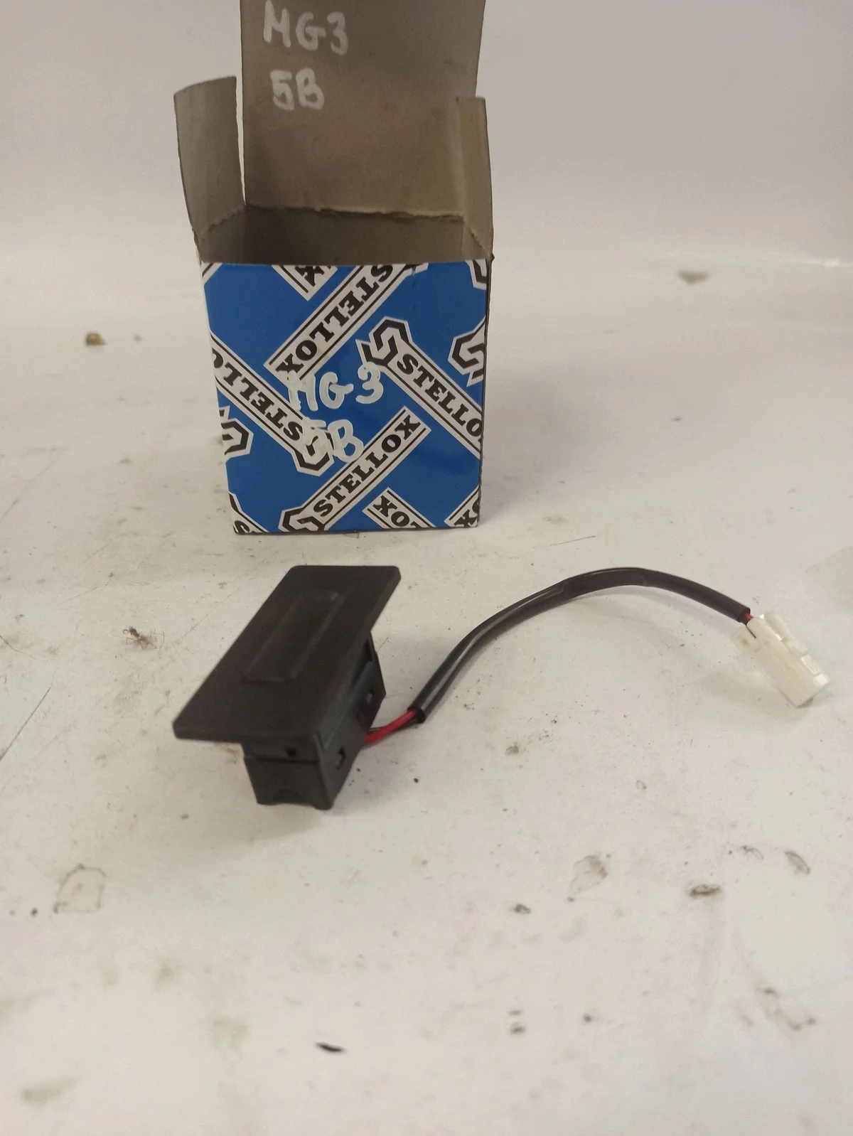 MG 3 Boot Lid Microswitch 11406991