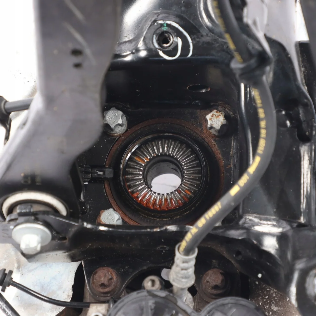 BMW F40 Achsschenkel Radnabe Links Hinten image 5