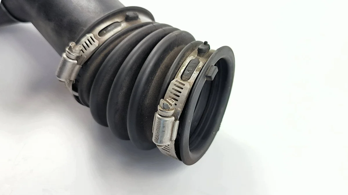 Ansaugschlauch Fiat Freemont 04627073AE gebraucht image 3
