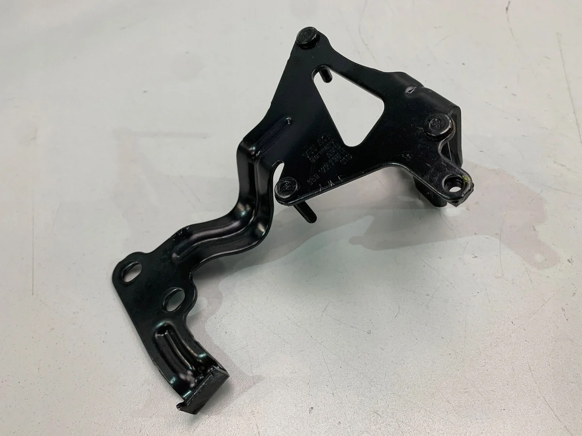 AUDI A8 D5 50 TDI Supporto valvola 059122236H image 3