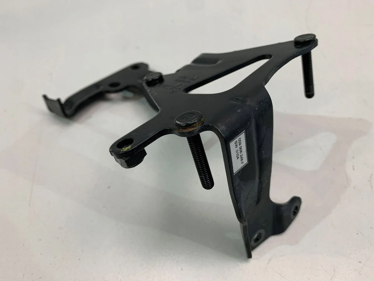 AUDI A8 D5 50 TDI Supporto valvola 059122236H image 4
