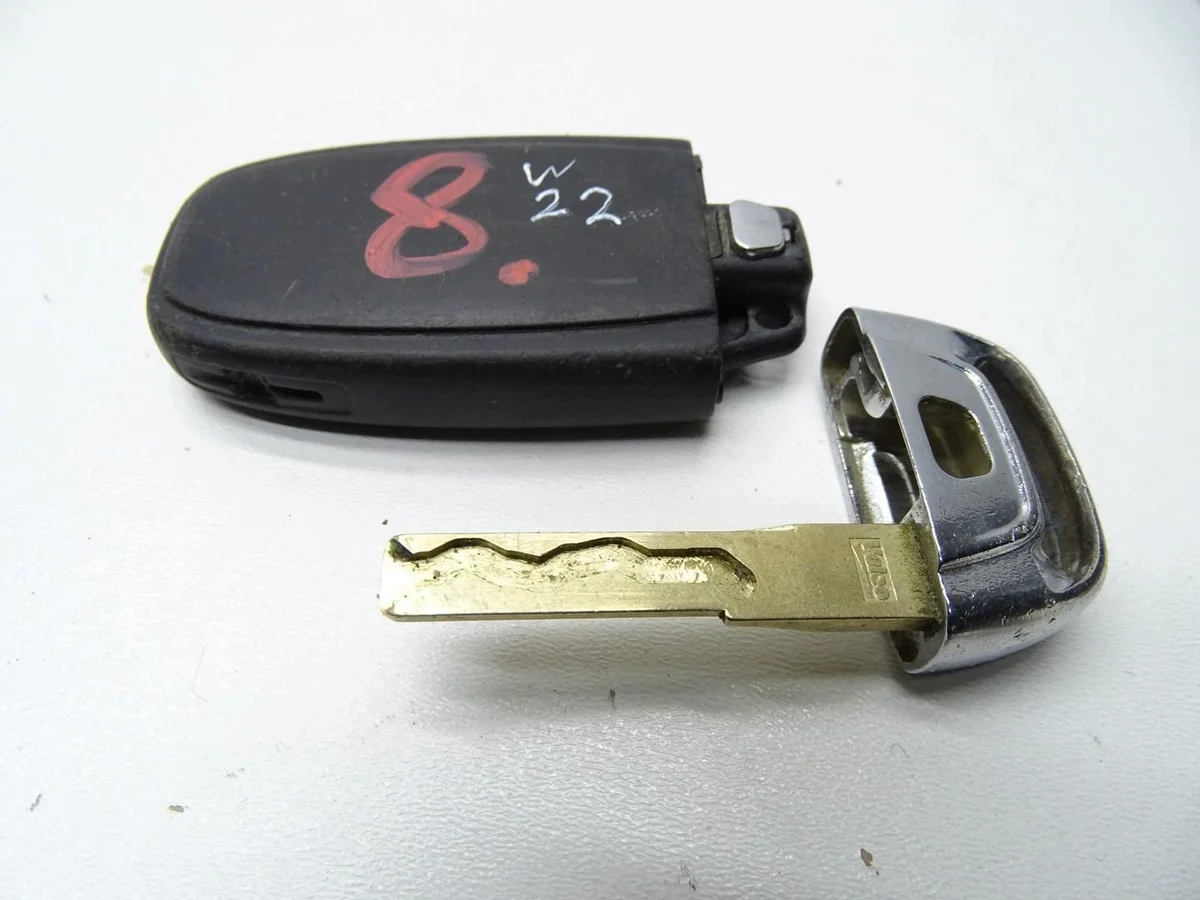 Llave Mando Audi A4 B8 A5 Q5 8T0959754D Usada image 5