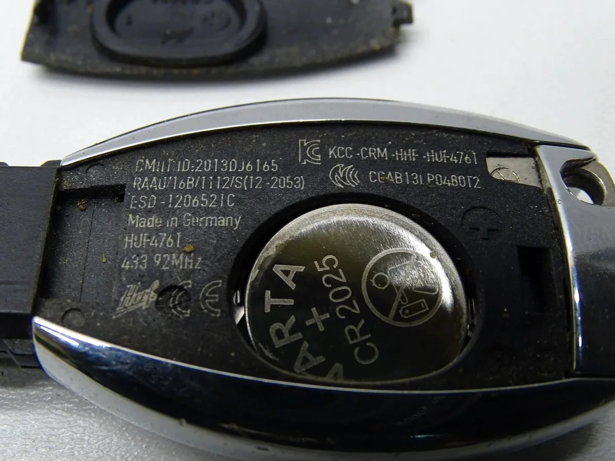 Schlüsselanhänger Sender 433,92 MHz Mercedes W176 image 8