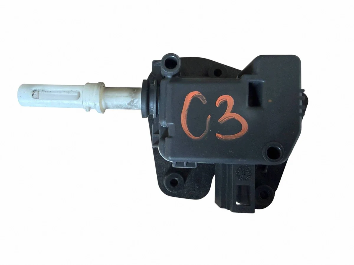 Audi A4 B6 B7 8E9827833 - Atuador Fecho Mala