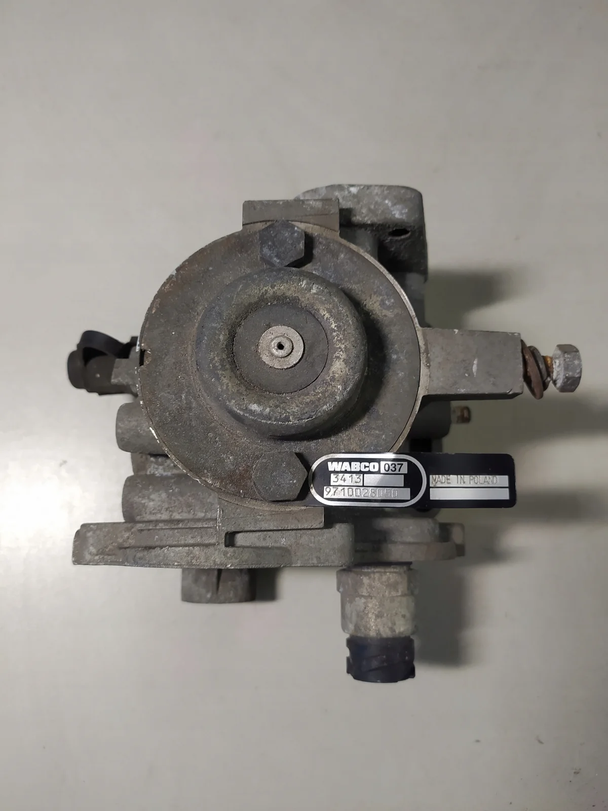 Wabco 9710028050 Trailer Brake Valve Used