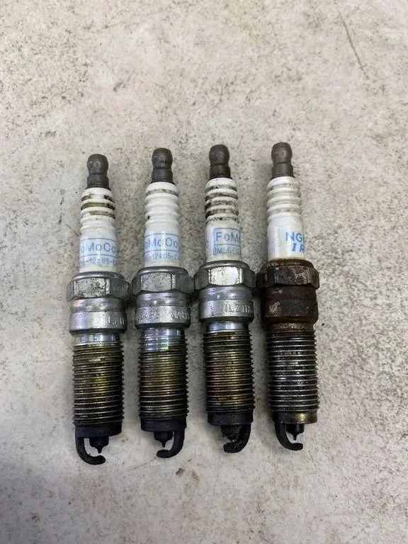 Bujía Ford OE BM5G-12405-CA Usada