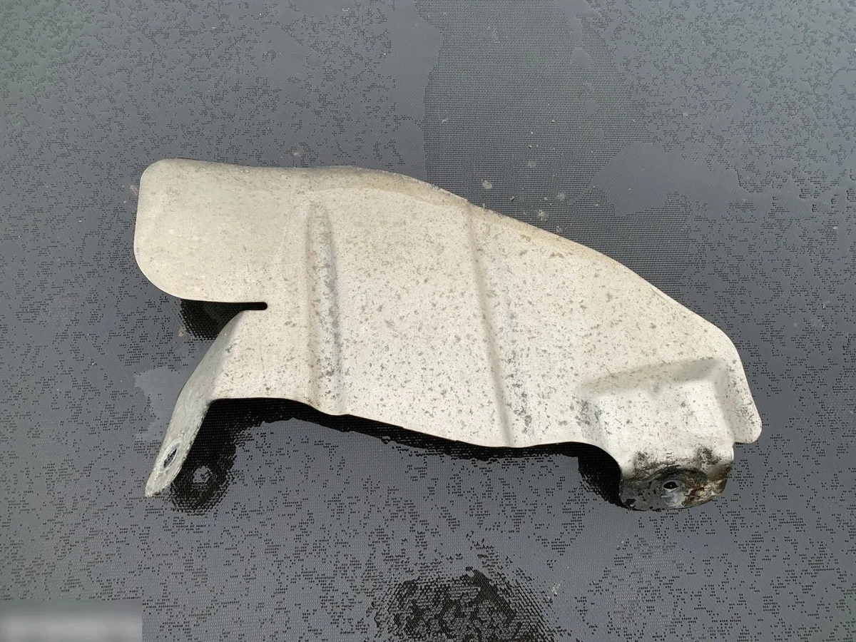 Wärmeschutzblech Unterboden Cadillac Escalade III