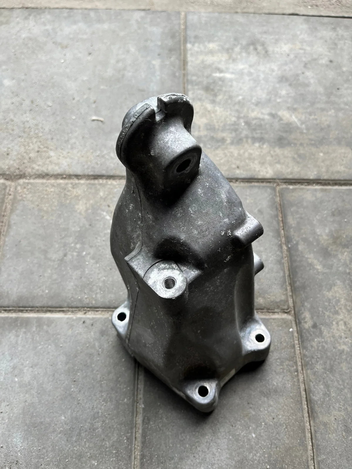 Engine Mount Bracket Right Mercedes Sprinter W906 image 4