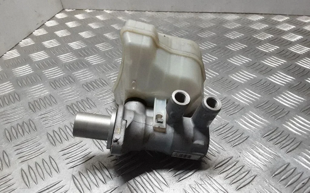 Land Rover Brake Master Cylinder 32669621