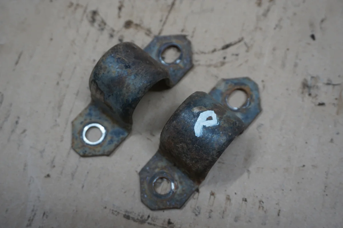 Nissan Patrol Y60 Stabilisatorhalterung vorne