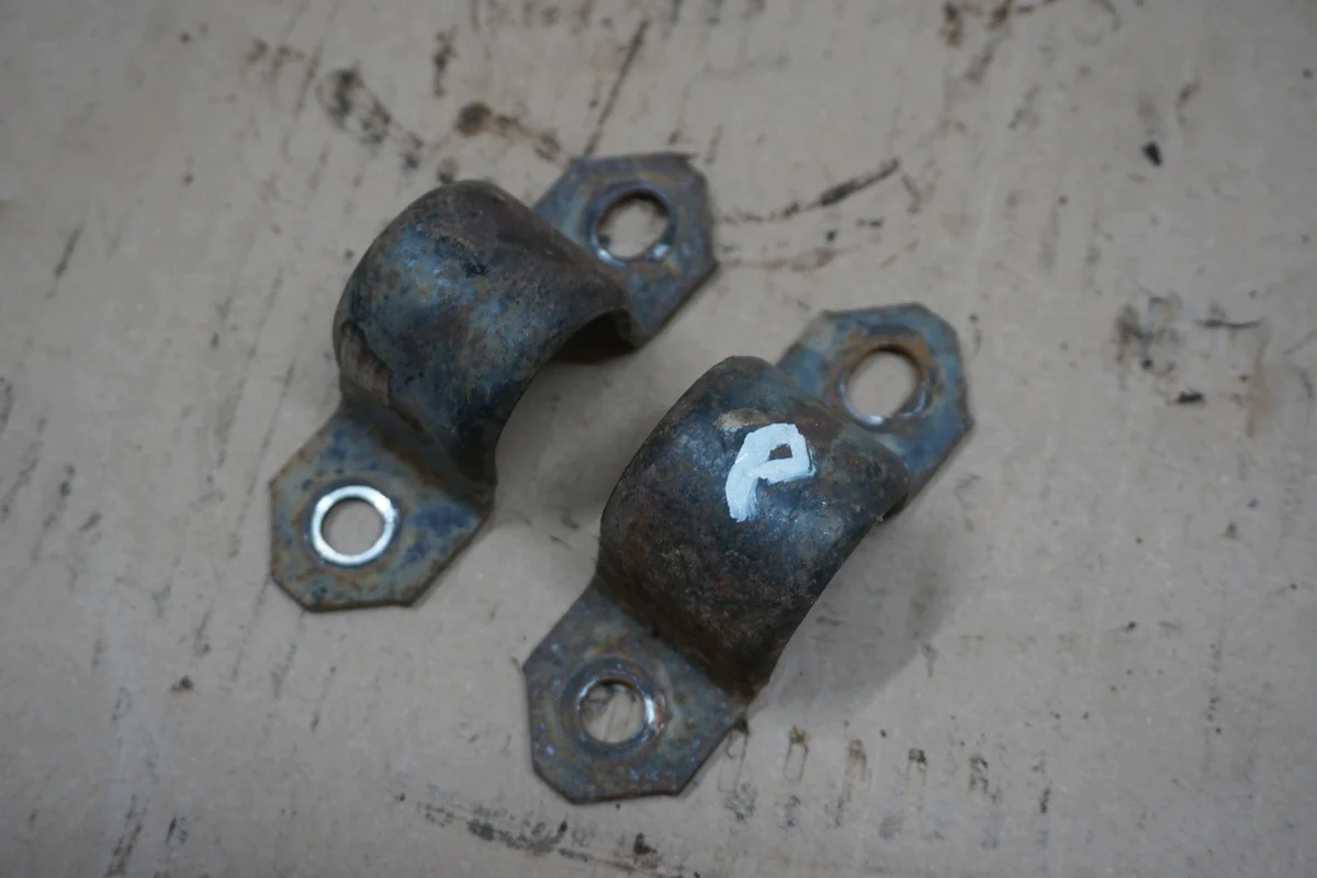 Nissan Patrol Y60 Stabilisatorhalterung vorne image 3
