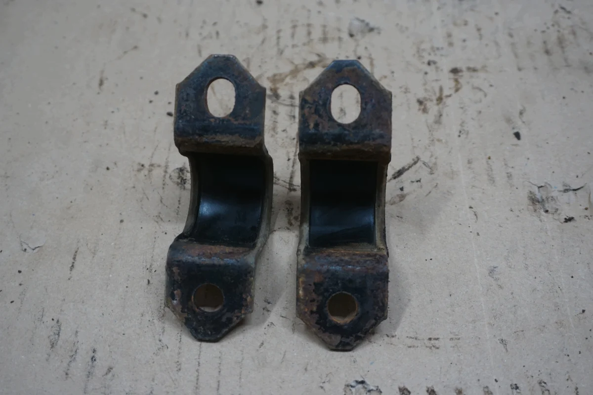Nissan Patrol Y60 Stabilisatorhalterung vorne image 4