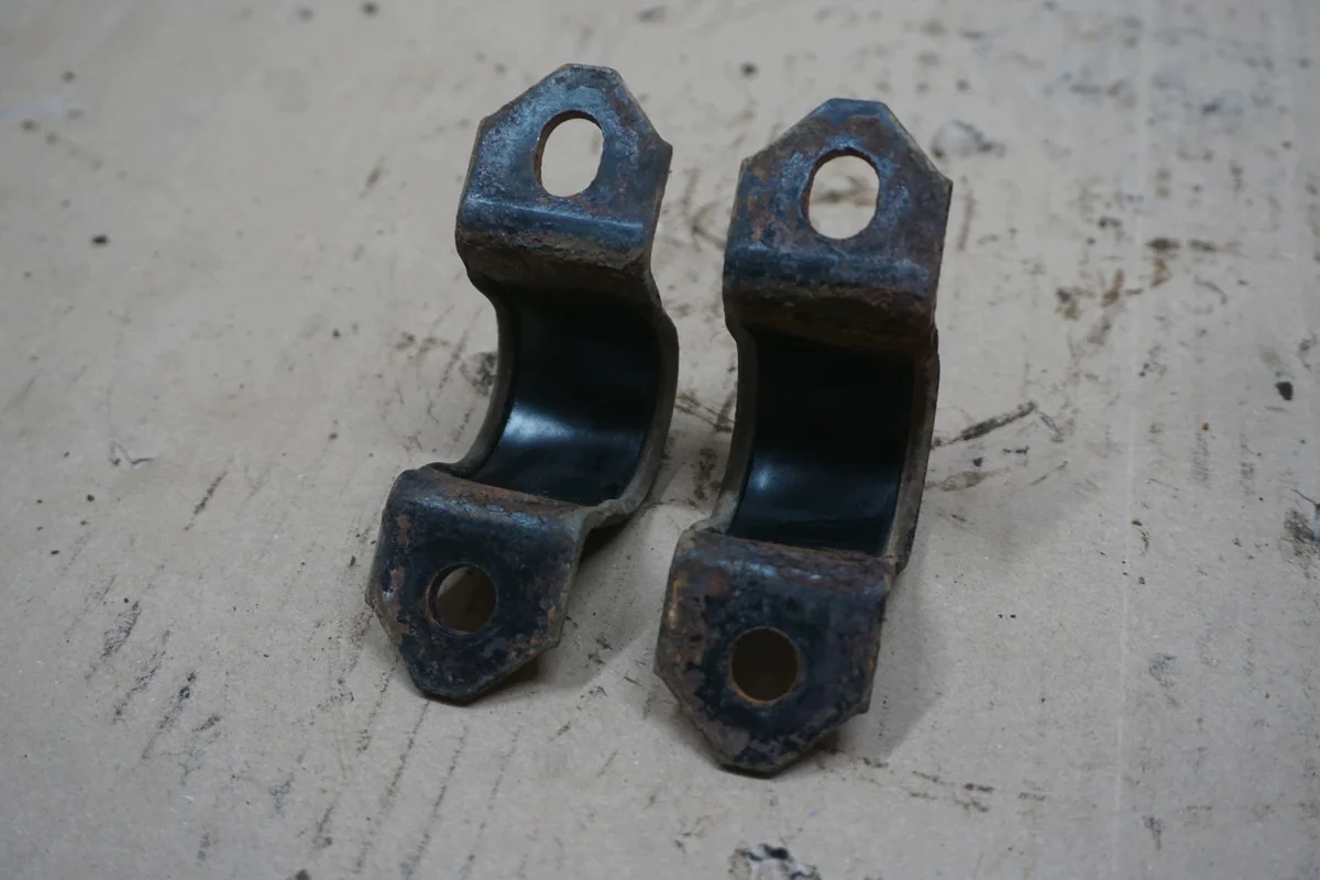 Nissan Patrol Y60 Stabilisatorhalterung vorne image 5