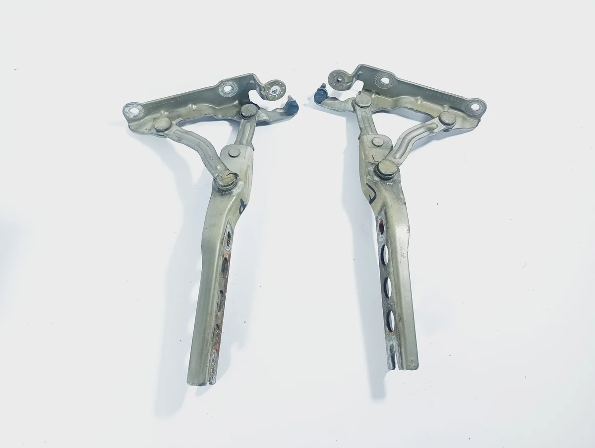 Charnières capot avant Skoda Octavia II 1Z0823301C