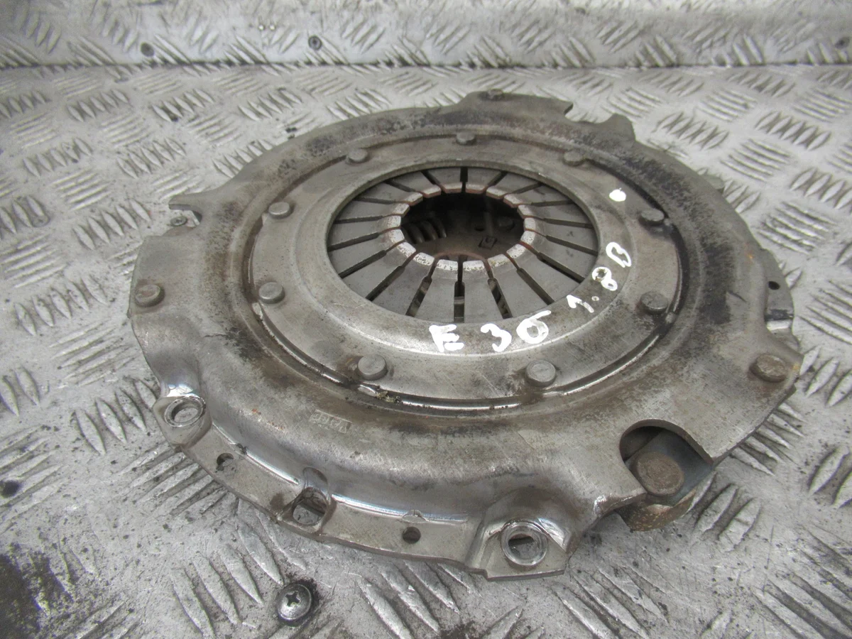 Disque d'embrayage BMW E36 1.8B image 5