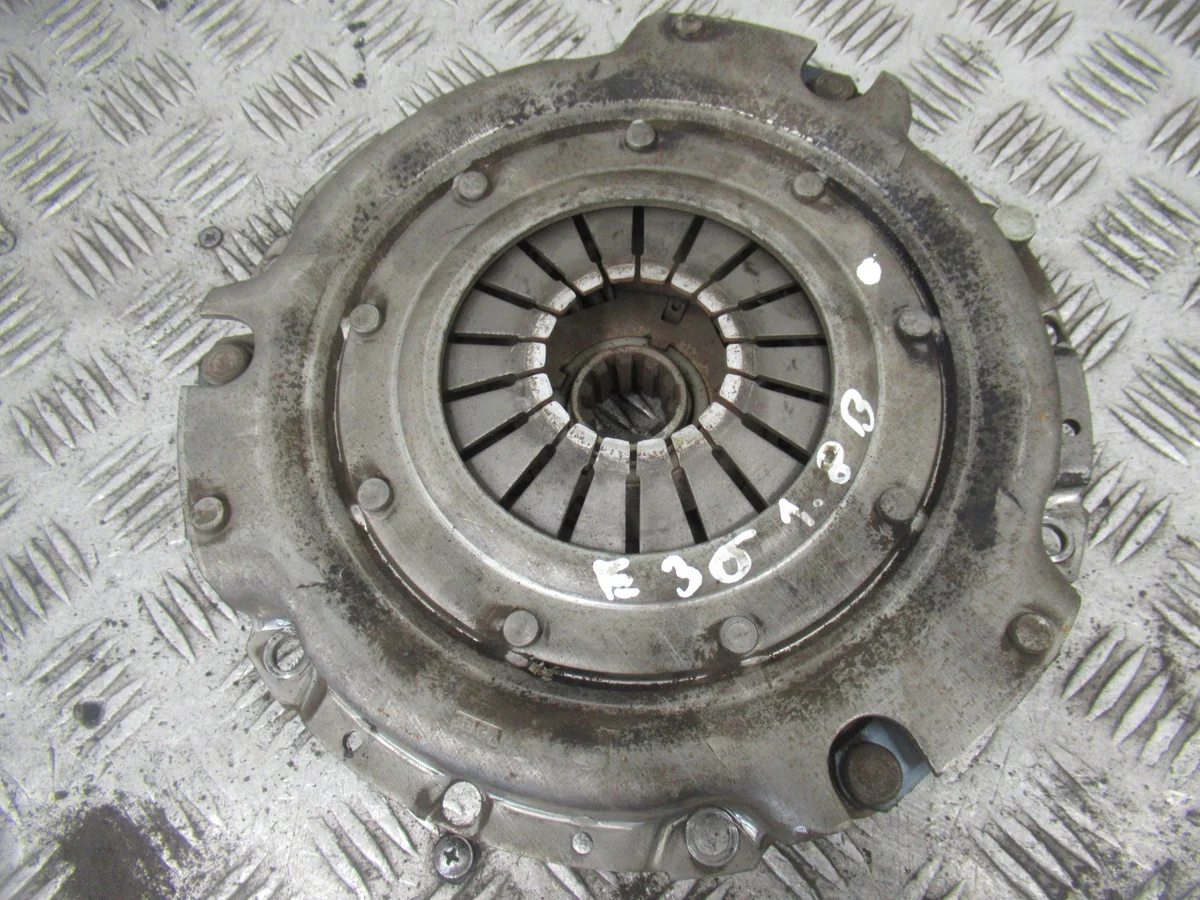 Disque d'embrayage BMW E36 1.8B image 6