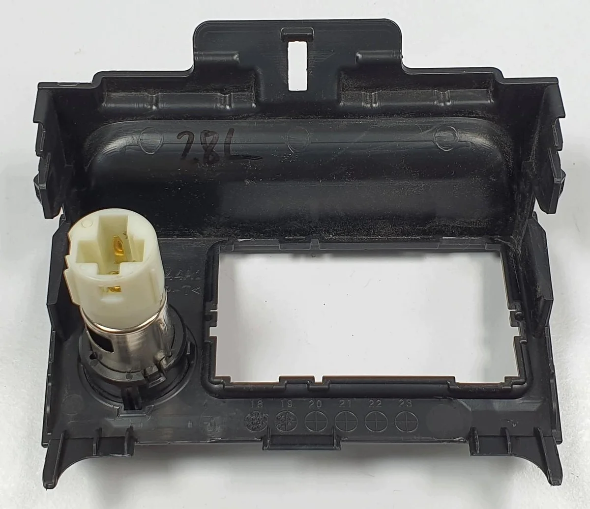 Prise allume-cigare 12V USB Mazda CX-30 image 5