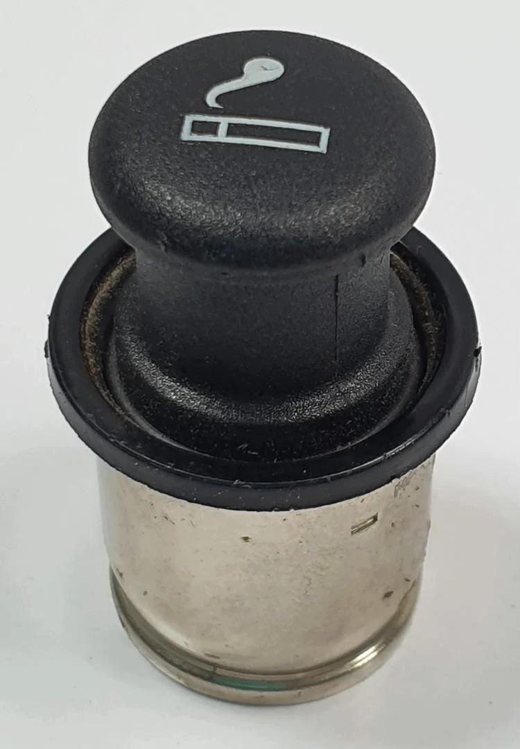 Zapalniczka 12V Mazda CX-30 Gebruikt