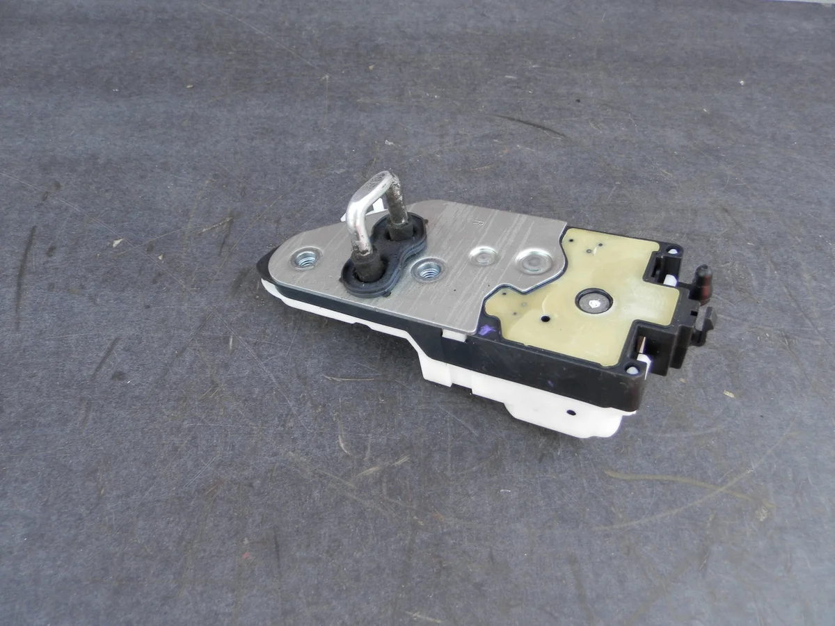 Verrou de porte droit Peugeot 1007 9685069780 image 3