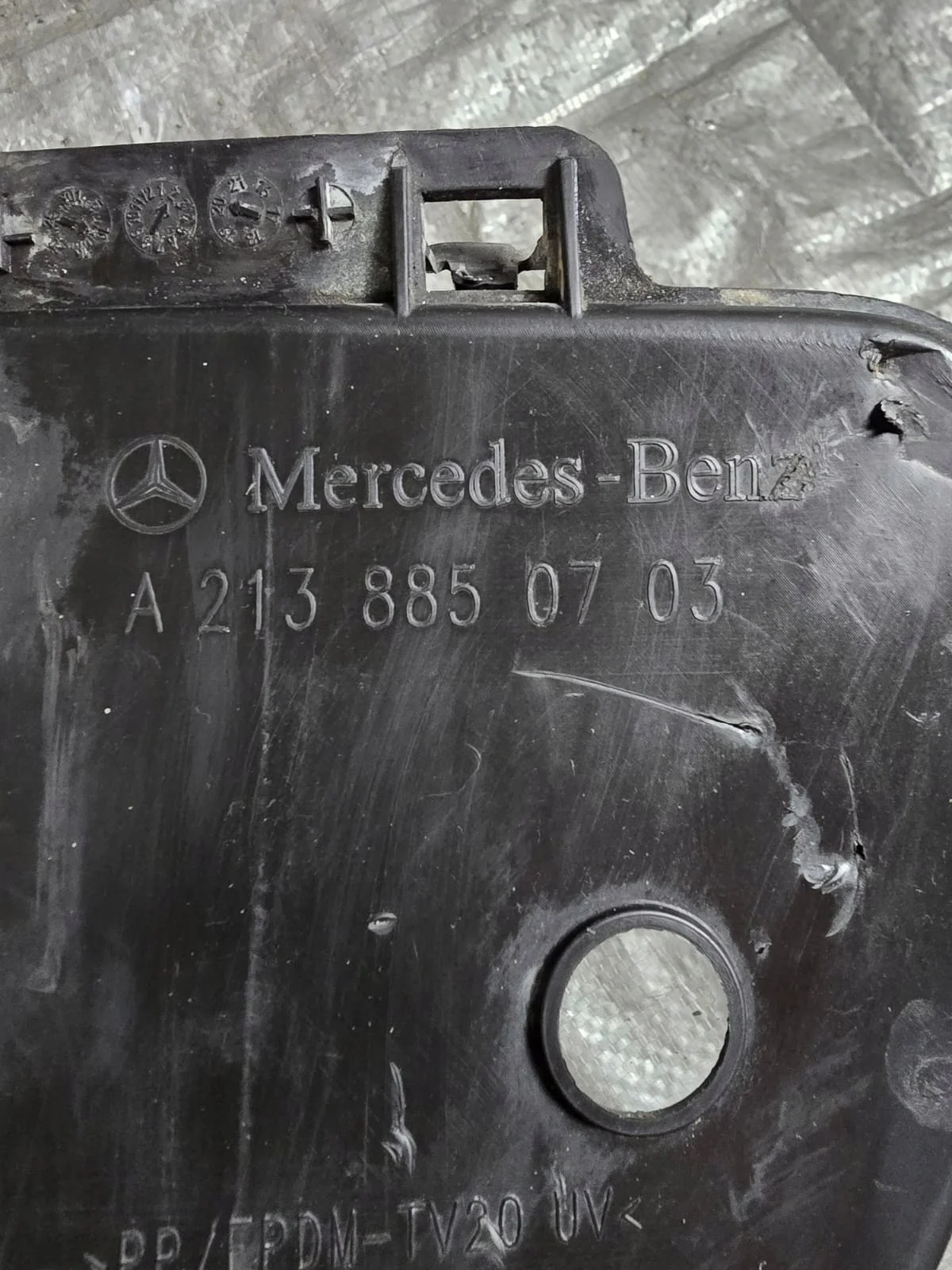 Mercedes W213 Ilmanohjain A2138850703 image 4