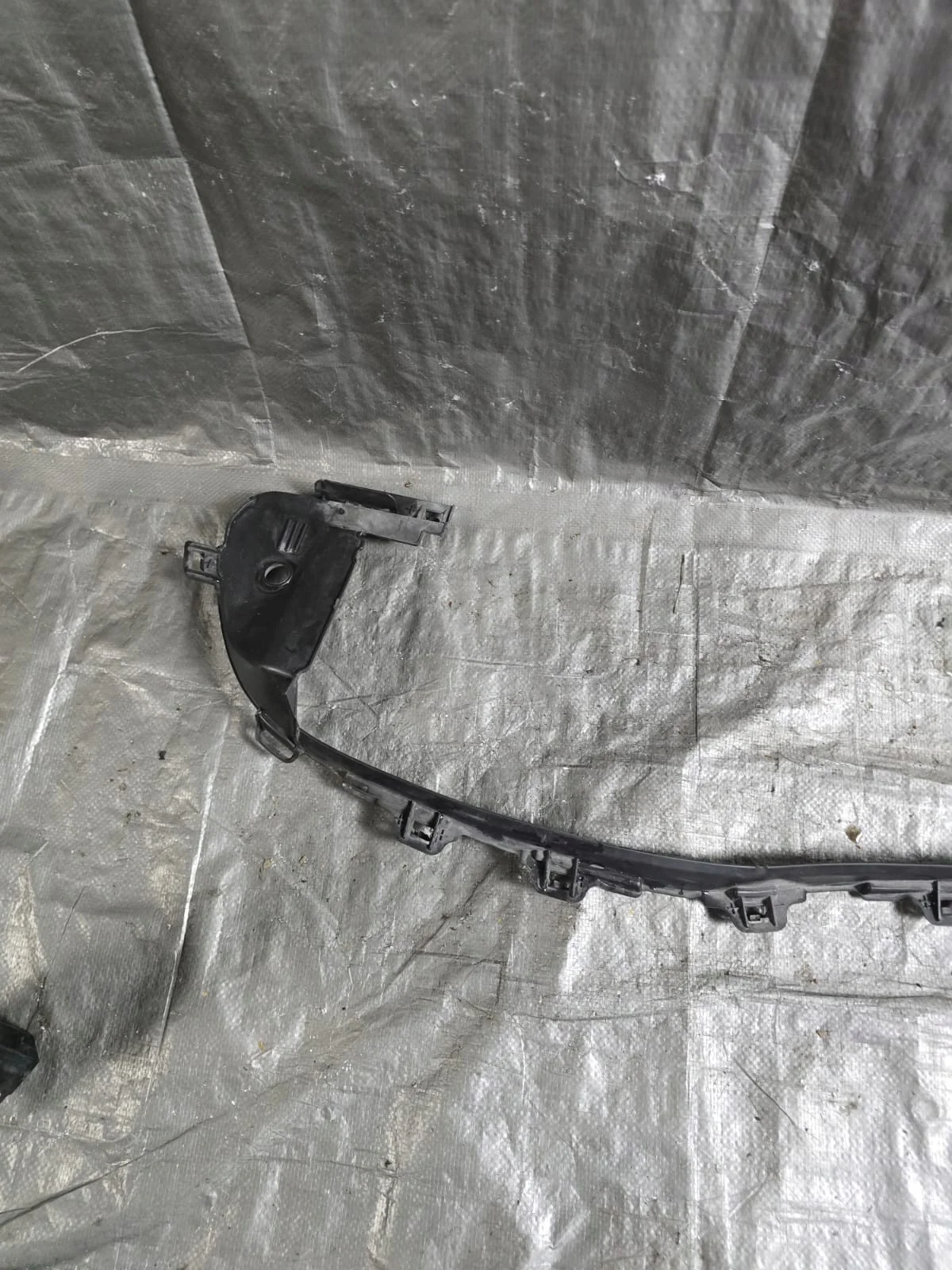 Mercedes W213 Ilmanohjain A2138850703 image 6
