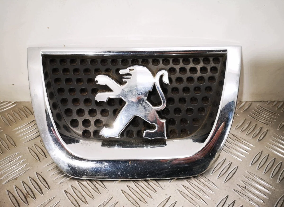 Emblema anteriore Peugeot 3008 I 9685973077